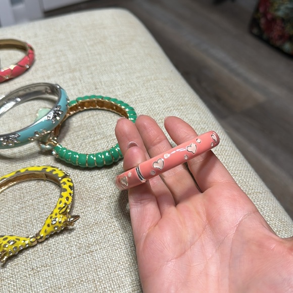 Lot of bright colored bangles! - Picture 7 of 10